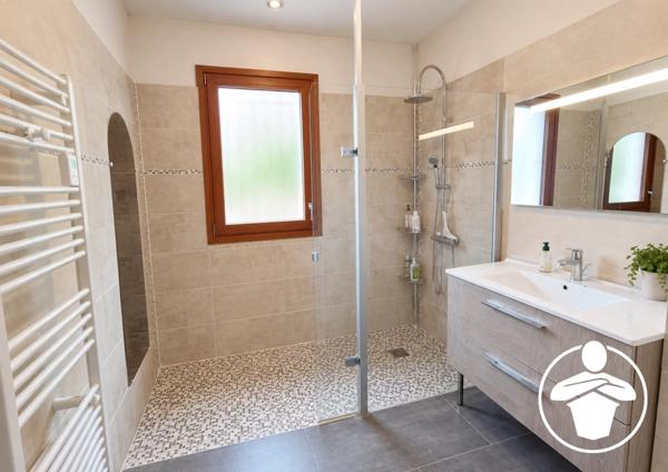 Vente                                                      Maison
                        
                     5 pièces                      148 m2                     à Saint-Hilaire-de-Lusignan
