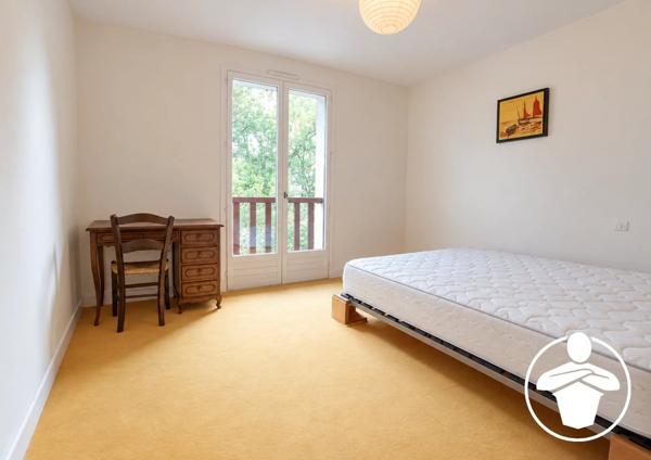 Vente                                                      Maison
                        
                     5 pièces                      148 m2                     à Saint-Hilaire-de-Lusignan