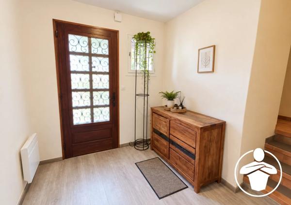 Vente                                                      Maison
                        
                     5 pièces                      148 m2                     à Saint-Hilaire-de-Lusignan