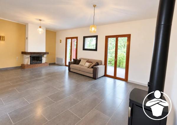 Vente                                                      Maison
                        
                     5 pièces                      148 m2                     à Saint-Hilaire-de-Lusignan