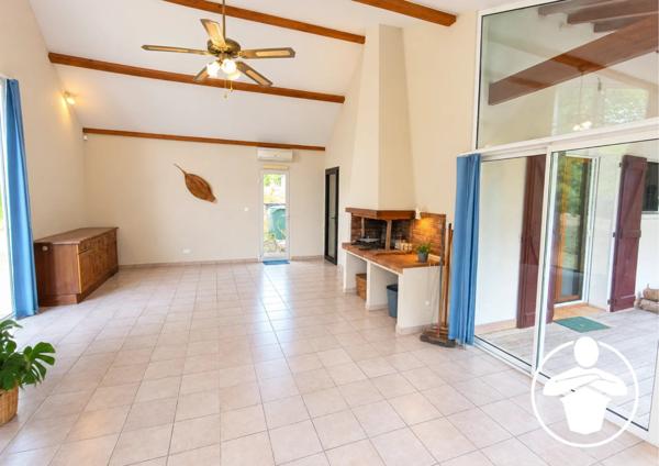 Vente                                                      Maison
                        
                     5 pièces                      148 m2                     à Saint-Hilaire-de-Lusignan