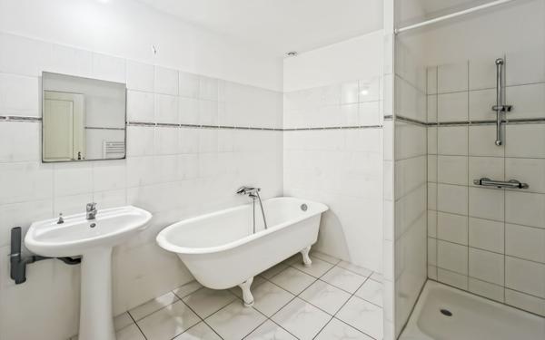 Maison à vendre    4 pièces •  Vias