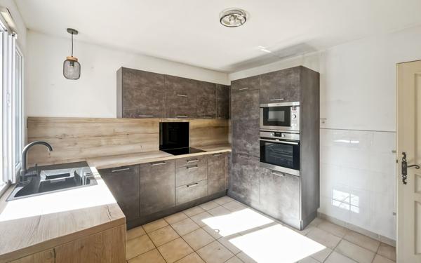 Maison à vendre    4 pièces •  Vias