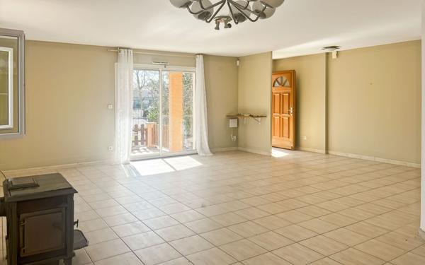 Maison à vendre    4 pièces •  Vias