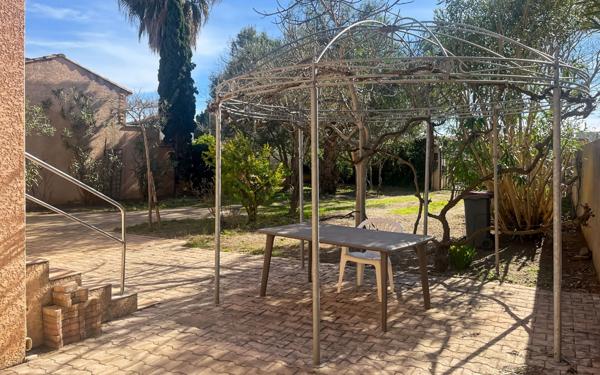 Maison à vendre    4 pièces •  Vias