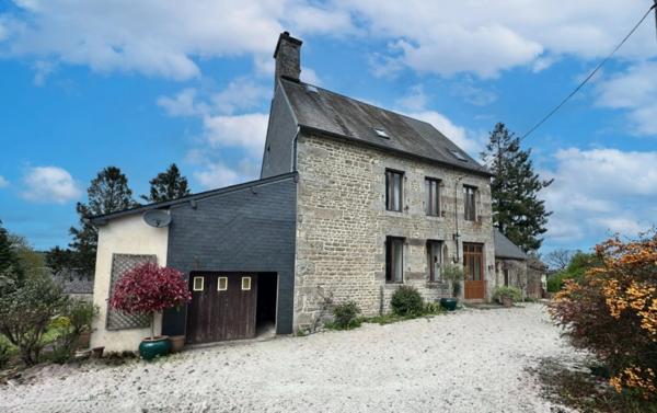 Maison à vendre 6 pièces SOURDEVAL (50) avec garage et sous sol complet