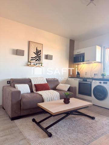 Studio rénové avec balcon et vue mer
