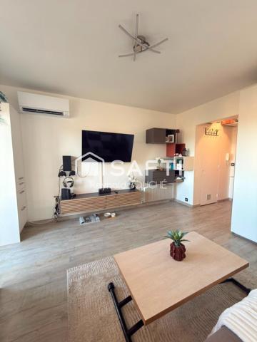 Studio rénové avec balcon et vue mer