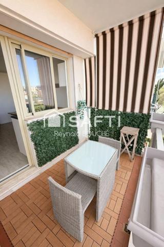 Studio rénové avec balcon et vue mer
