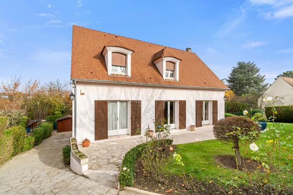 Maison Saint Germain En Laye 6 pièce(s) 140 m2 €935 000 ** - Référence 18118
