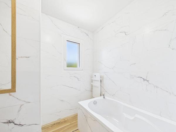 Maison neuve de plain-pied de 129 m 2 secteur Civray, 3 chambres , 1 studio , jardin