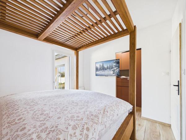 Maison neuve de plain-pied de 129 m 2 secteur Civray, 3 chambres , 1 studio , jardin