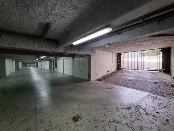 parking/box Les Sables-d'Olonne Garage accès facile et sécurisé - Croix Blanche