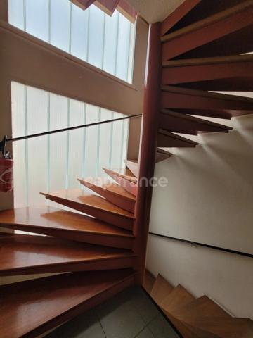 Charmant Studio Meublé avec Balcon, Vue Mer & Ville + Emplacement Garage – Idéal Investisseur