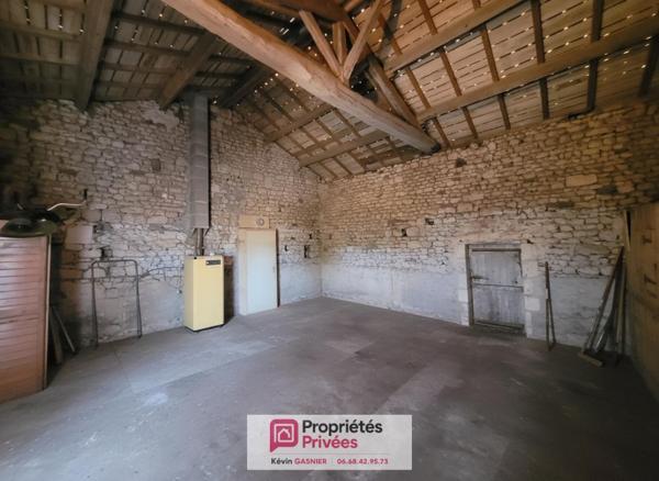 DIGNAC (16410) : Maison en pierre de 76m2 avec grange et atelier