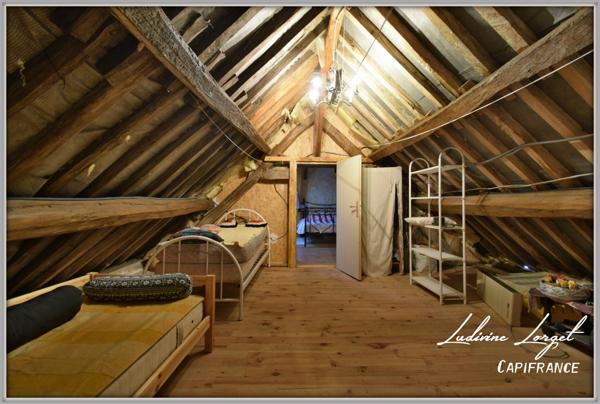 Maison 6 pièces, 4 chambres – 174 m² habitables- grenier- cave-bucher- terrain de 598 m²-dépendance située entre Château-Thierry (15 min), Neuilly-Saint-Front (9 min) et Soissons. Proche A4.