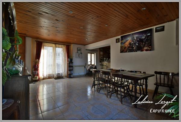 Maison 6 pièces, 4 chambres – 174 m² habitables- grenier- cave-bucher- terrain de 598 m²-dépendance située entre Château-Thierry (15 min), Neuilly-Saint-Front (9 min) et Soissons. Proche A4.