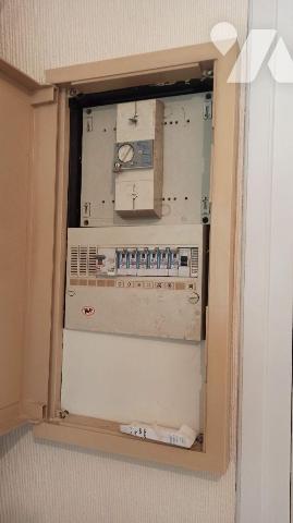 Situé au sein de la résidence  services Les Néréides à Saint-Malo, ce T1 bis en rez-de-jardin o...