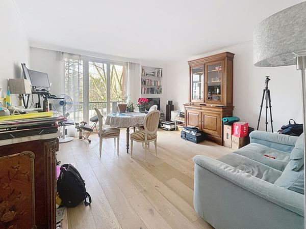 ISSY - BOULEVARD GALLIENI 3 pièces lumineux, balcon, proche métro, parking et cave