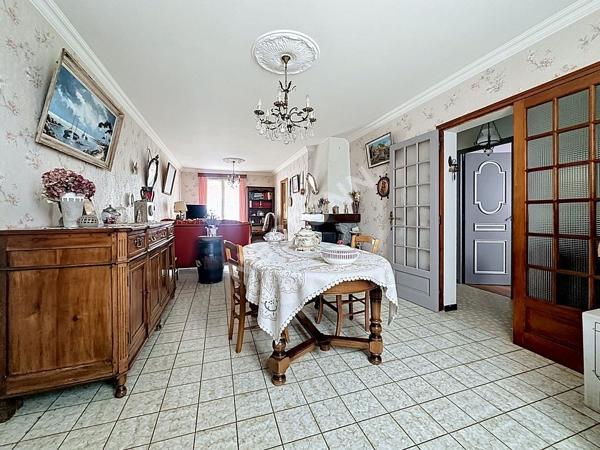 Maison à vendre à SAINT GEREON avec trois chambres, garage et jardin.