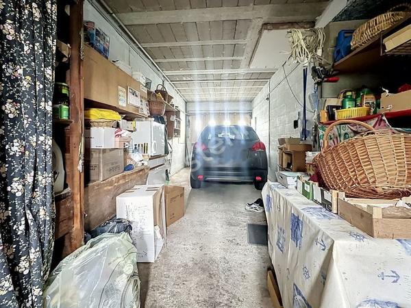 Maison à vendre à SAINT GEREON avec trois chambres, garage et jardin.