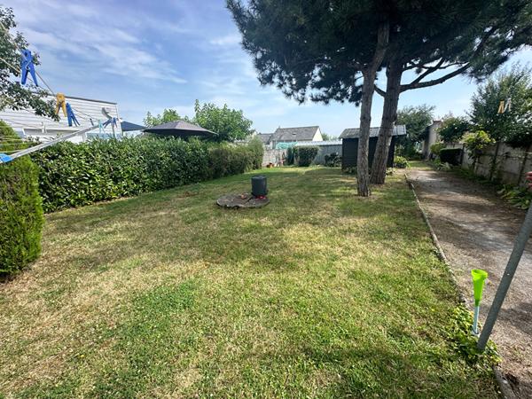 Maison à vendre à SAINT GEREON avec trois chambres, garage et jardin.