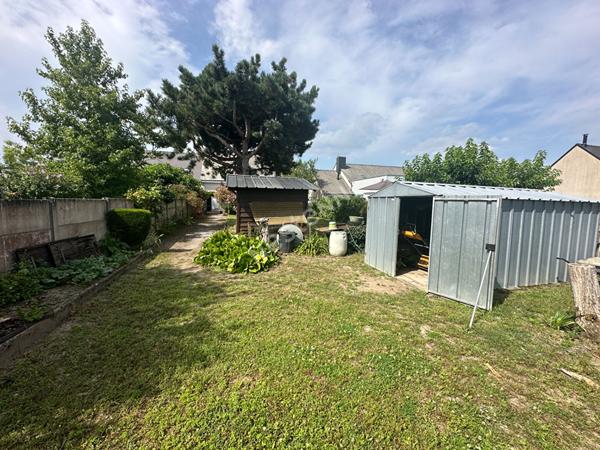 Maison à vendre à SAINT GEREON avec trois chambres, garage et jardin.