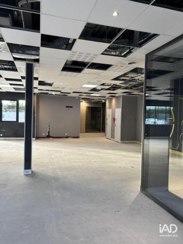Location local d’activité 380 m² Éguilles