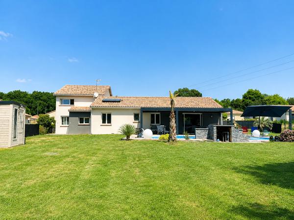 10 MINUTES BESSIERES ? Propriété familiale de standing de 175 m² avec piscine, spa, double habitation et prestations haut de gamme