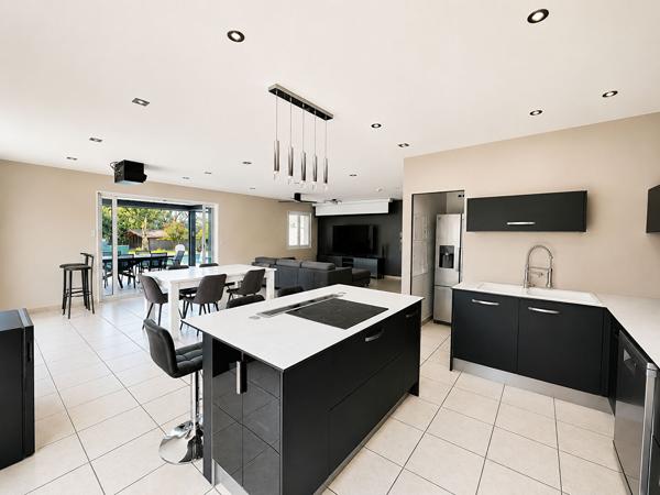 10 MINUTES BESSIERES ? Propriété familiale de standing de 175 m² avec piscine, spa, double habitation et prestations haut de gamme