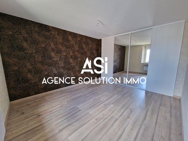 Maison en pierre 5 pièce(s) de 95m² au sol avec une grande cour de 66 m²