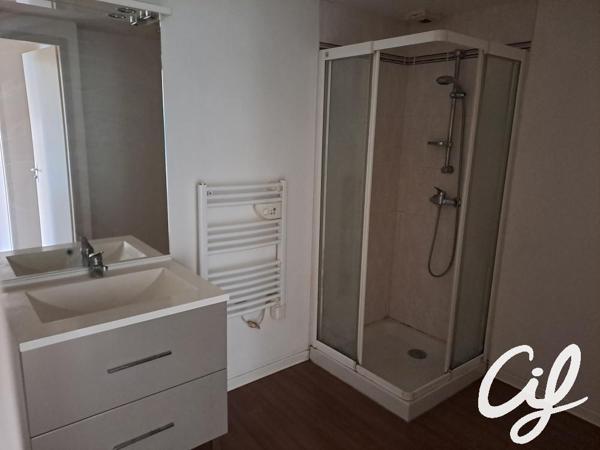 Appartement T2 Z.A.D., Z.I. Nord - 48.16 m2  108 000 Euros