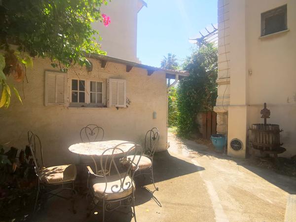 SAINT MAURICE : SUPERBE VILLA BELLE EPOQUE