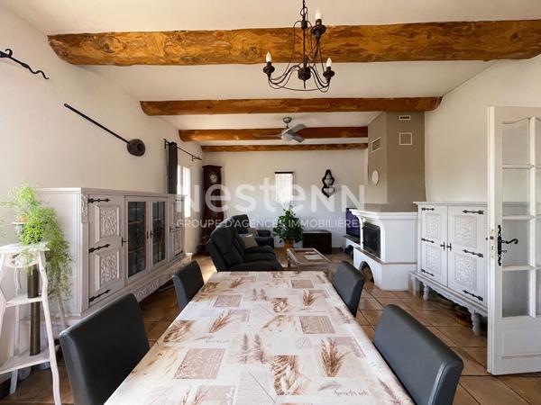 Port-de-Bouc - A vendre une grande maison  principale de 5 pièces et une annexe de 30m2 attenante à la maison avec une chambre, cuisine, salle d'eau et une piscine couverte avec cuisine d'été, un grand garage,