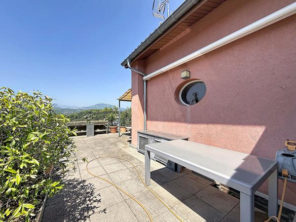 À vendre en Exclusivité ? Rare à Plascassier, appartement duplex en dernier étage avec terrasse de 46 m², vue dégagée et double stationnement