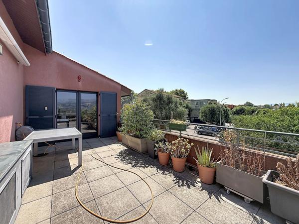 À vendre en Exclusivité ? Rare à Plascassier, appartement duplex en dernier étage avec terrasse de 46 m², vue dégagée et double stationnement