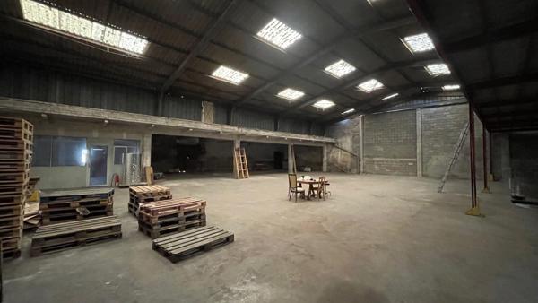 Entrepôt / Local industriel 1500 m2