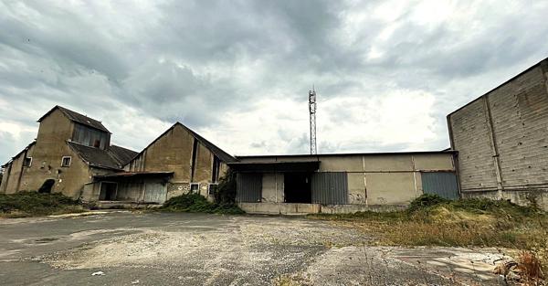 Entrepôt / Local industriel 1500 m2