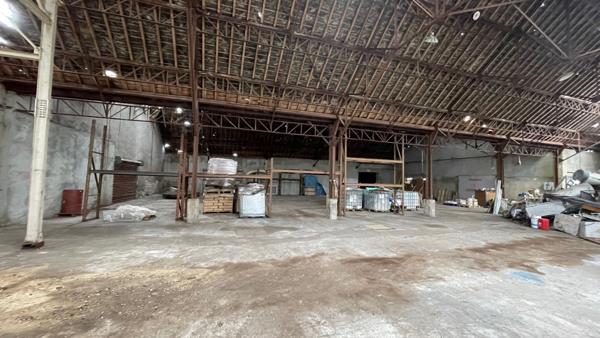 Entrepôt / Local industriel 1500 m2