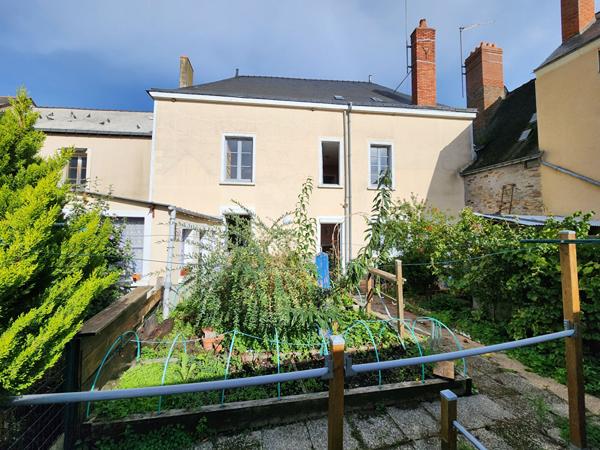 Maison à rénover, fort potentiel en plein centre de Châteauneuf-sur-Sarthe