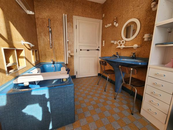 Maison à rénover, fort potentiel en plein centre de Châteauneuf-sur-Sarthe