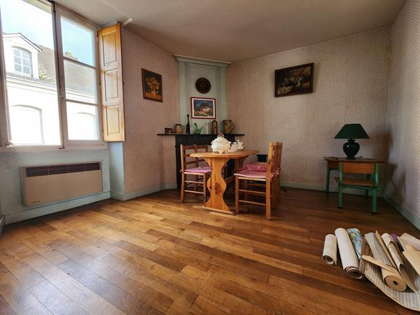 Maison à rénover, fort potentiel en plein centre de Châteauneuf-sur-Sarthe