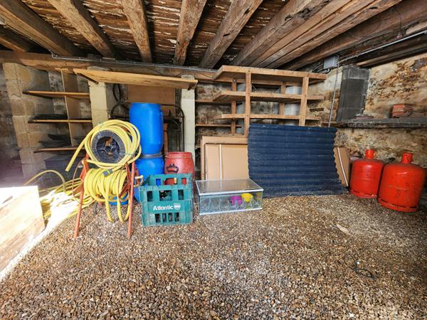 Maison à rénover, fort potentiel en plein centre de Châteauneuf-sur-Sarthe