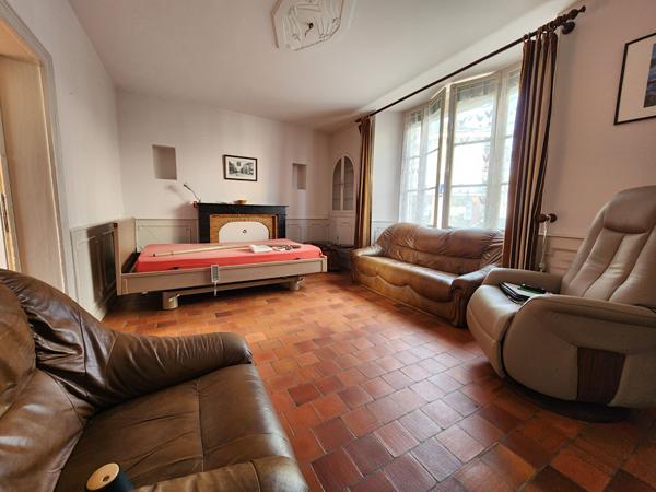 Maison à rénover, fort potentiel en plein centre de Châteauneuf-sur-Sarthe