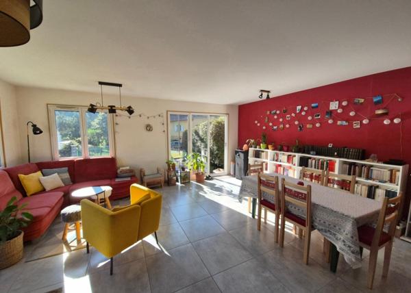 Charmante maison alliant authenticité et modernité, prête à devenir votre cocon chaleureux et convivial !