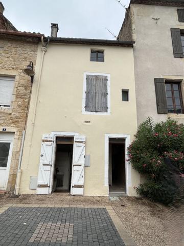 Immeuble composé d' un local et d' un appartement.