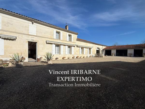 Pons (17800) Maison Saintongeaise, Trois garages, Dépendances et Jardin