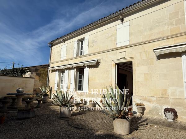 Pons (17800) Maison Saintongeaise, Trois garages, Dépendances et Jardin