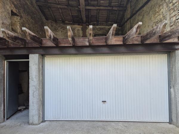 RARE À LA VENTE – GARAGE AVEC GROS POTENTIEL EN PLEIN CENTRE DE RUFFEC