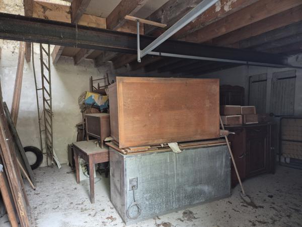 RARE À LA VENTE – GARAGE AVEC GROS POTENTIEL EN PLEIN CENTRE DE RUFFEC